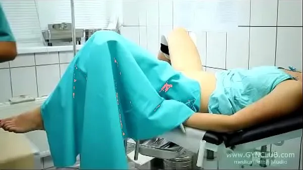 Stora beautiful girl on a gynecological chair (33 nya filmer