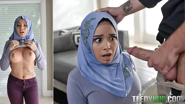 petite musulmán babe con hiyab consiguió anal