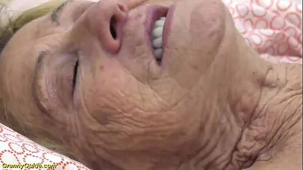 大sexy 90 years old granny gets rough fucked新电影