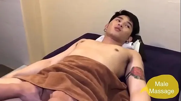 massage de balle garçon asiatique mignon