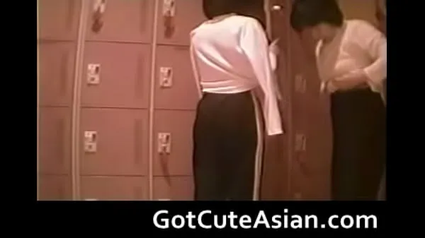 Voyeur jeunes gars japonais dans le vestiaire