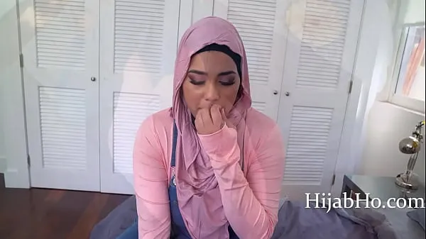 Garota gordinha do Hijab quer que eu estoure sua cereja