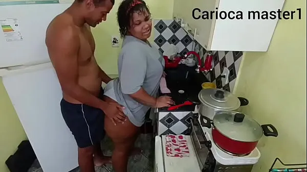 Stora Husband arrives for lunch and fucks wife while she cooks nya filmer