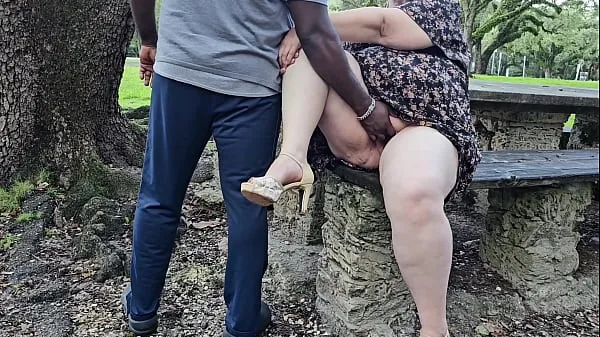 Nagy Big ass Pawg hijab Muslim Milf pissing outdoor in the park and getting pussy fingered by stranger új filmek